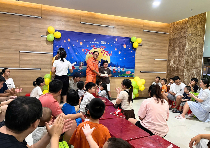 dien-luc-adp-tham-gia-to-chuc-trung-thu-cho-thieu-nhi-cu-dan-toa-nha